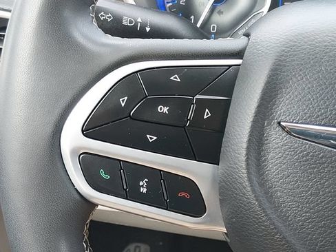 Used 2022 Chrysler Voyager LX FWD image 22