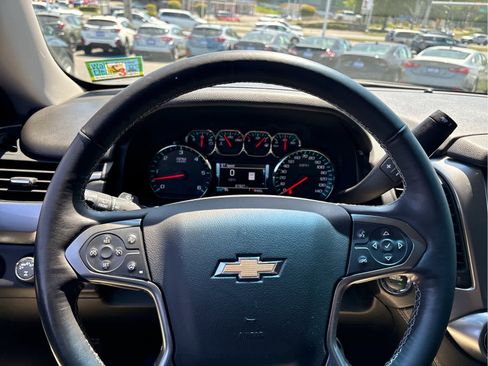 Used 2018 Chevrolet Tahoe LT w/ LT Signature Package AWD/4WD image 11