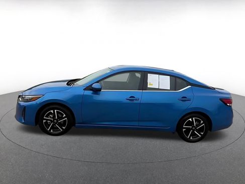 Used 2025 Nissan Sentra SV image 9