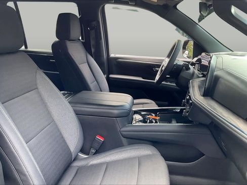 Used 2025 Chevrolet Tahoe LS RWD image 8