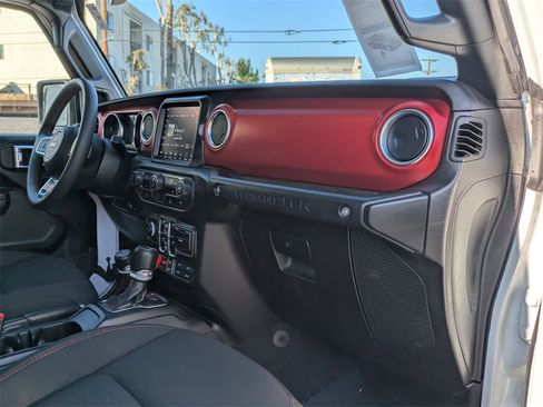 Used 2023 Jeep Wrangler Unlimited Rubicon image 33