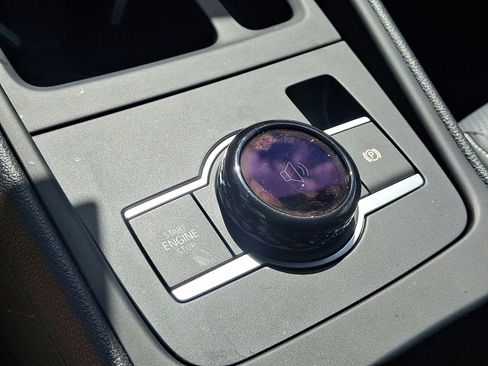 Certified 2025 Volkswagen Tiguan SE image 24