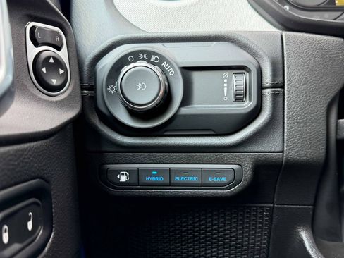 Used 2024 Jeep Wrangler Unlimited Sahara AWD/4WD image 38