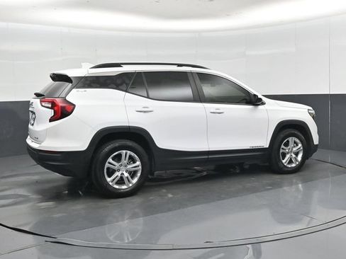 Used 2022 GMC Terrain SLE w/ Driver Convenience Package AWD/4WD image 3