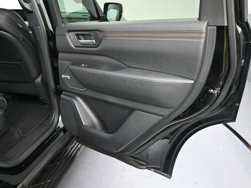 Used 2025 Nissan Armada SL w/ Captain's Chari Seat Package AWD/4WD image 10