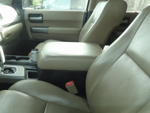 Used 2017 Toyota Sequoia Limited w/ Safety & Convenience Package image 4