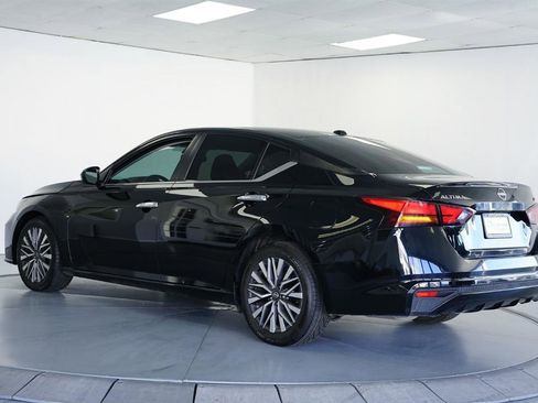 Used 2023 Nissan Altima 2.5 SV FWD image 5