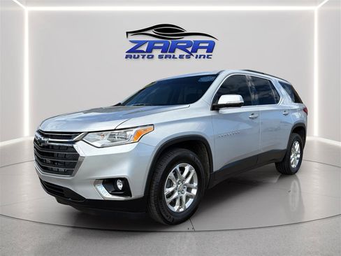 Used 2020 Chevrolet Traverse LT w/ LPO, Black Accent Package AWD/4WD image 3