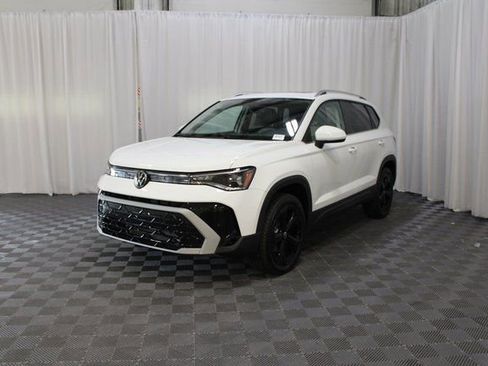 New 2025 Volkswagen Taos SEL image 29