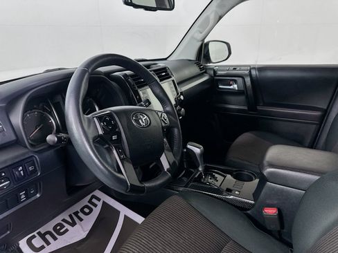 Used 2022 Toyota 4Runner TRD Off-Road AWD/4WD image 9