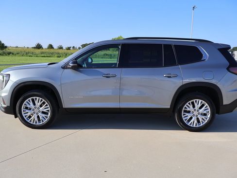 Used 2026 GMC Acadia Elevation w/ Elevation Premium Package FWD image 2