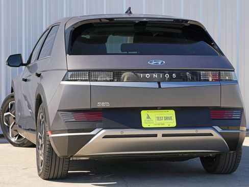 Used 2024 Hyundai Ioniq 5 SEL image 5