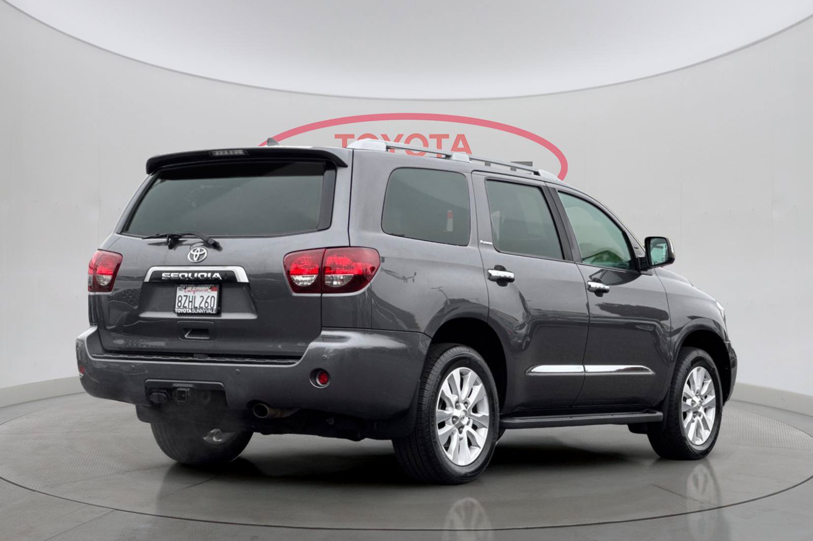 Used 2022 Toyota Sequoia Platinum AWD/4WD image 3