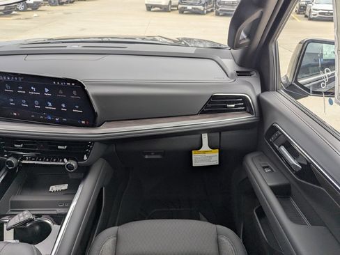 New 2026 Chevrolet Suburban LS image 4