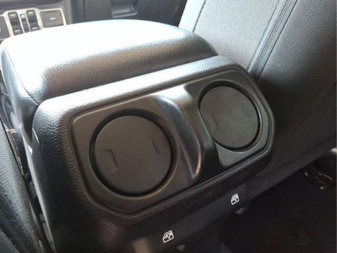 Used 2018 Jeep Wrangler Unlimited Sport S AWD/4WD image 32