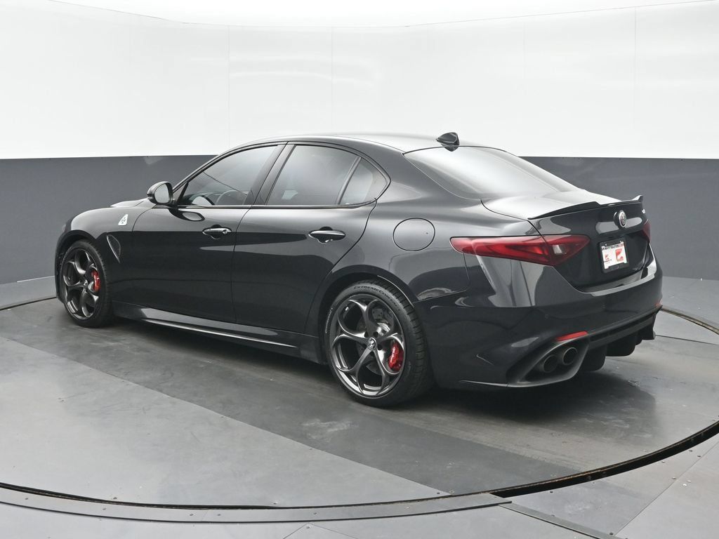 Used 2022 Alfa Romeo Giulia Quadrifoglio RWD image 5