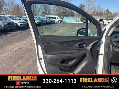 Used 2022 Buick Encore Preferred w/ Safety Package image 9