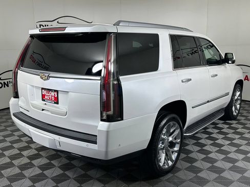 Used 2018 Cadillac Escalade Premium Luxury AWD/4WD image 9