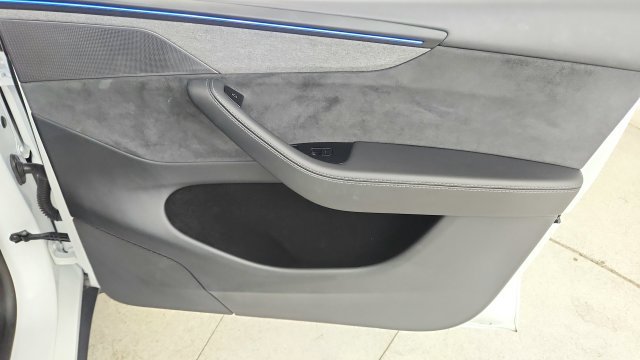 Used 2026 Tesla Model Y 2WD image 34