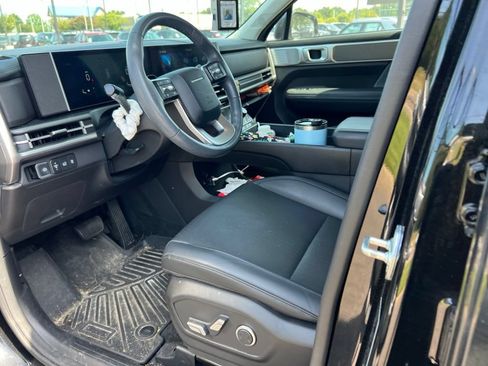 Used 2024 Hyundai Santa Fe SEL FWD image 4
