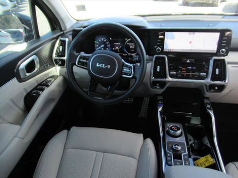 Used 2023 Kia Sorento SX Prestige image 12