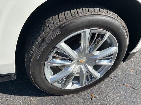 Used 2024 Chevrolet Suburban High Country image 16