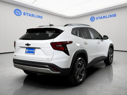 Certified 2025 Chevrolet Trax LT w/ Driver Confidence Package FWD image 9