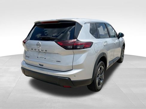 Used 2025 Nissan Rogue SV AWD/4WD image 8