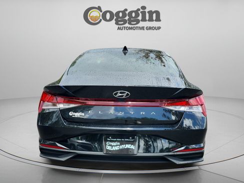 Certified 2023 Hyundai Elantra SE FWD image 4