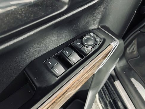 Used 2019 Chevrolet Silverado 1500 High Country image 21