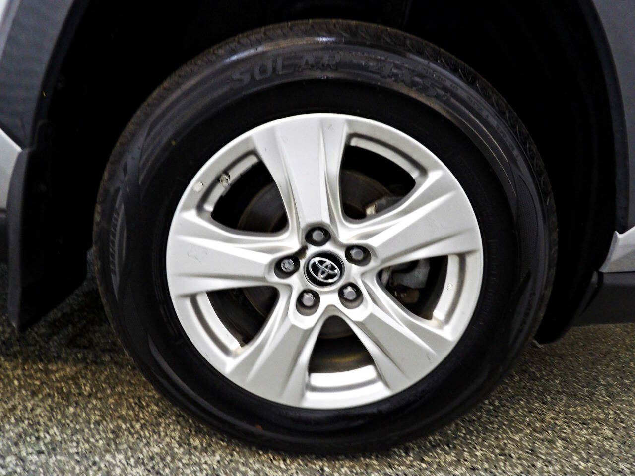 Used 2021 Toyota RAV4 LE AWD/4WD image 21