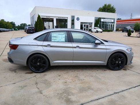 New 2026 Volkswagen Jetta SE FWD image 8