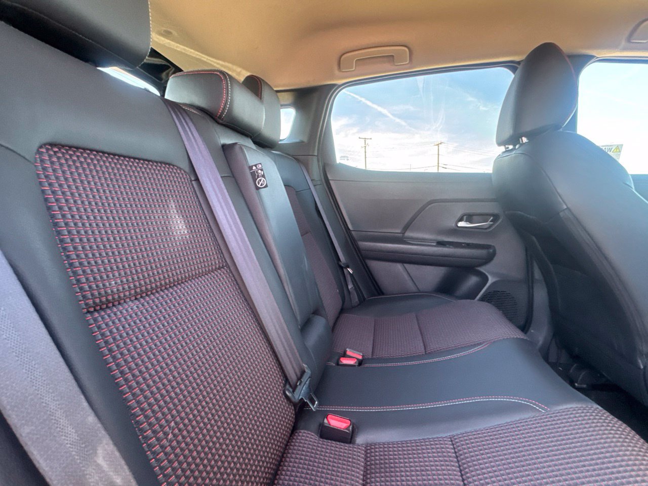 Certified 2026 Nissan Kicks SR FWD image 34