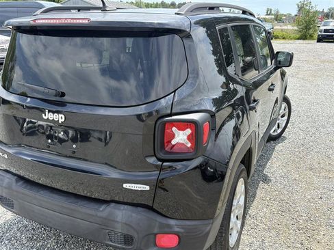 Used 2016 Jeep Renegade Latitude AWD/4WD image 3