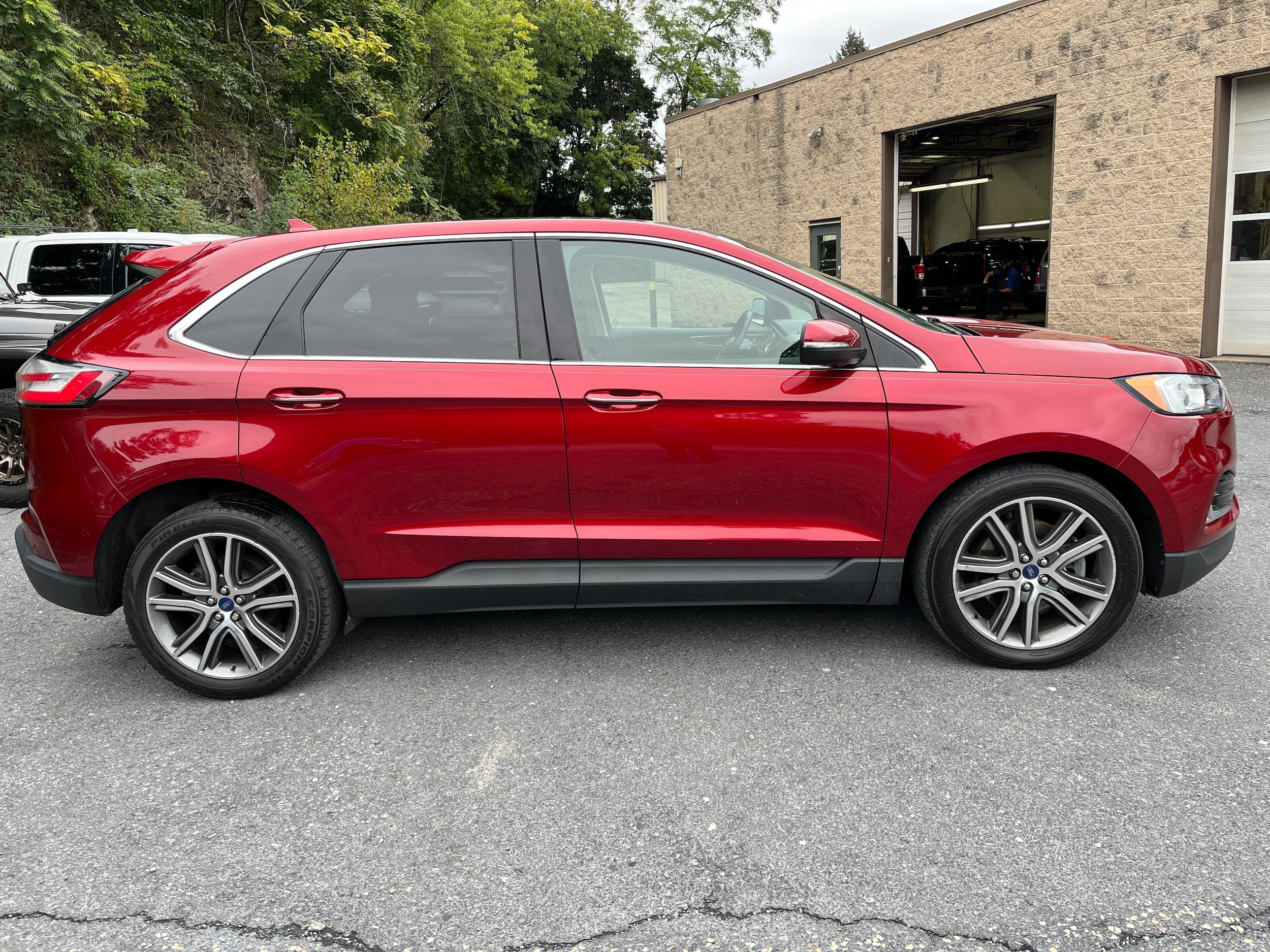 Used 2019 Ford Edge Titanium w/ Cold Weather Package AWD/4WD image 5