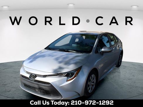 Used 2025 Toyota Corolla LE image 3