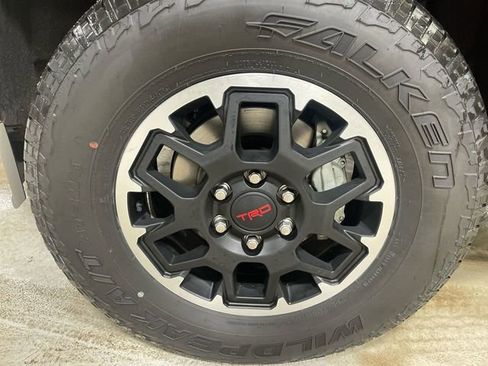Used 2025 Toyota Tacoma TRD Off-Road w/ TRD Off Road Upgrade Package AWD/4WD image 10