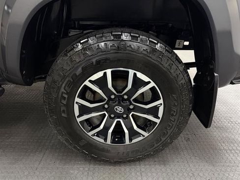 Used 2022 Toyota Tacoma TRD Sport w/ Technology Package image 11