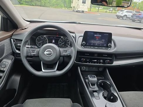 Used 2023 Nissan Rogue SV AWD/4WD image 12