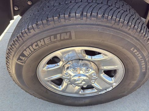 Used 2024 RAM 2500 Tradesman w/ Chrome Appearance Group AWD/4WD image 4