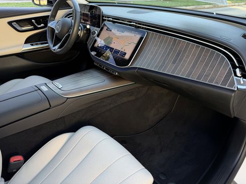 Used 2025 Mercedes-Benz E 350 Sedan image 19
