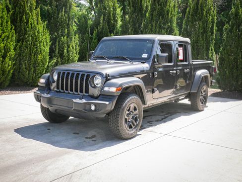 Used 2022 Jeep Gladiator Sport image 5
