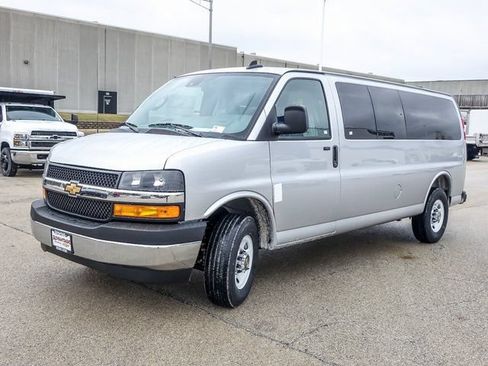 New 2025 Chevrolet Express 3500 LT w/ LT Preferred Equipment Group RWD image 7