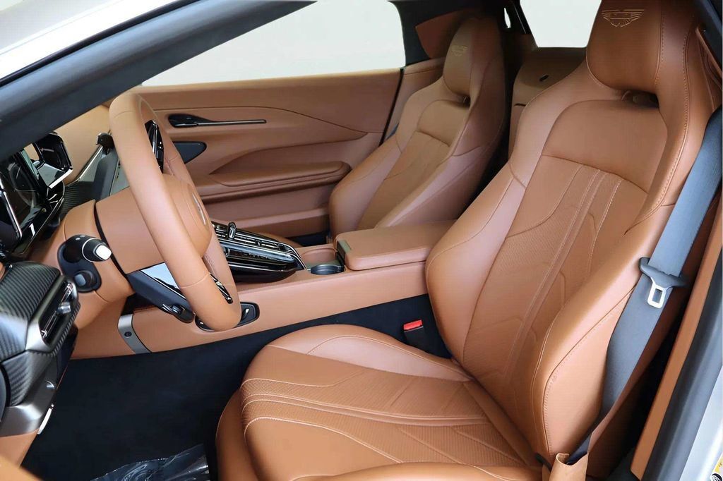 Used 2026 Aston Martin V8 Vantage Convertible RWD image 15