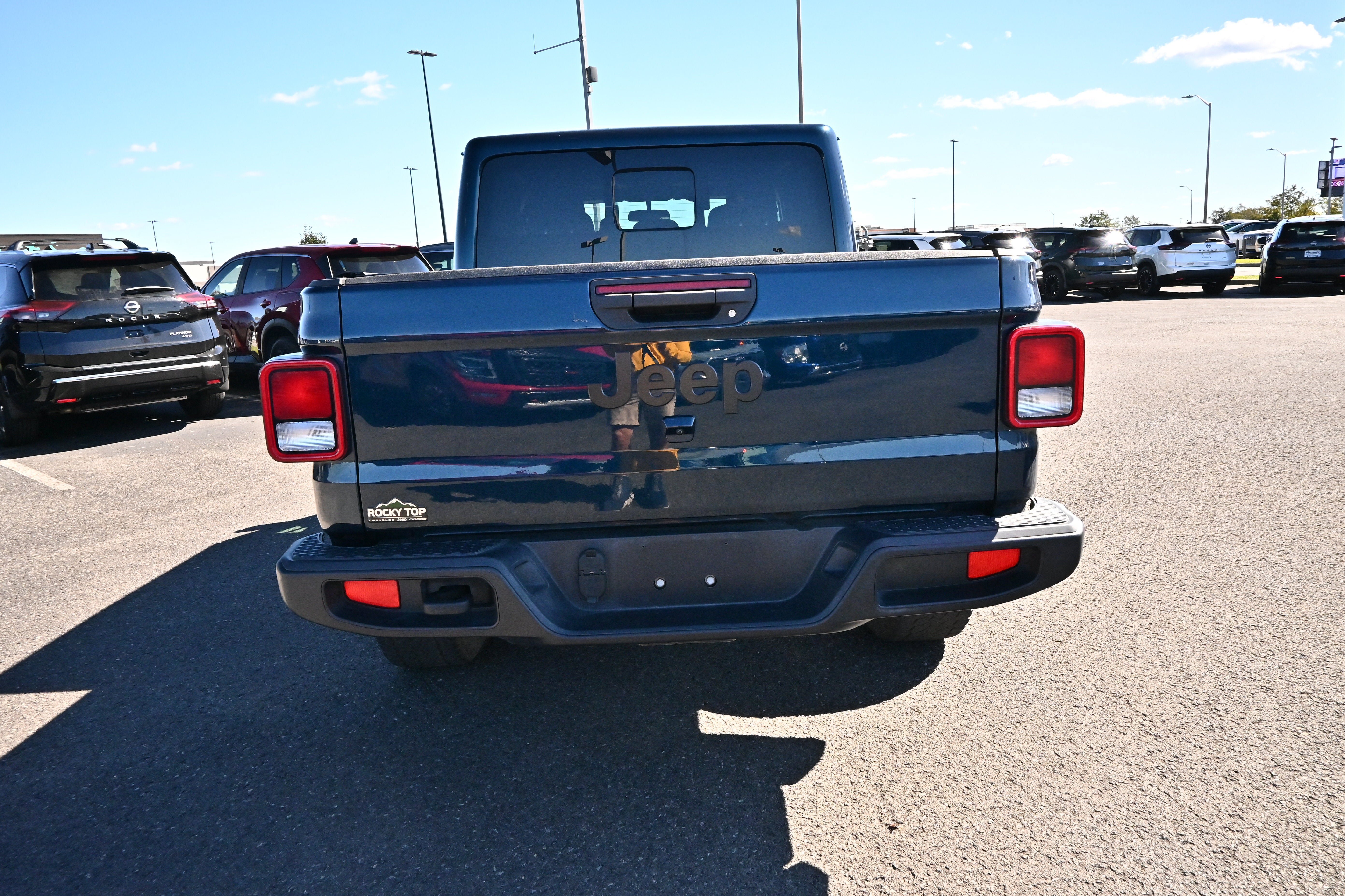 Used 2025 Jeep Gladiator Sport AWD/4WD image 7