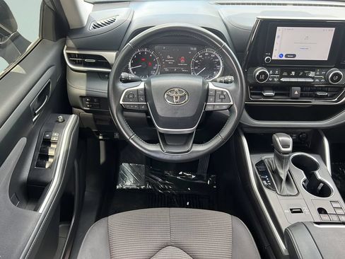 Used 2023 Toyota Highlander LE FWD image 12