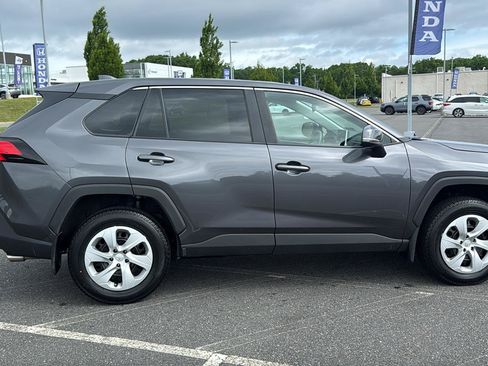 Used 2023 Toyota RAV4 LE AWD/4WD image 4