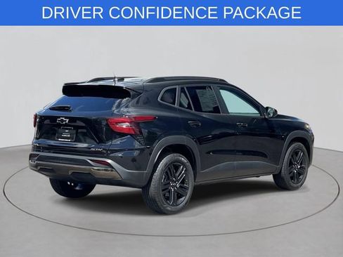 Used 2025 Chevrolet Trax ACTIV w/ Driver Confidence Package FWD image 4