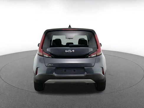 Used 2025 Kia Soul LX w/ LX Technology Package FWD image 8