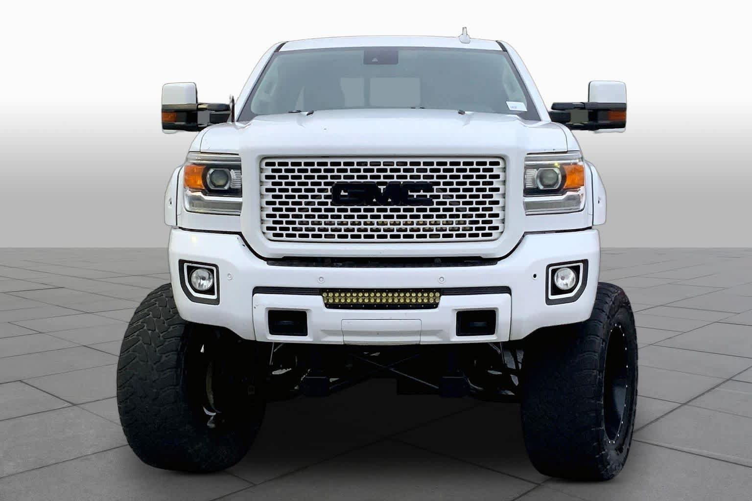 Used 2016 GMC Sierra 2500 Denali w/ Duramax Plus Package AWD/4WD image 4
